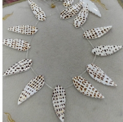 Natural Sea Shell Carved Leaf  13x 45mm 16'' Strand lempard Leaf focal/Charm  Fashion Jewelry Findings